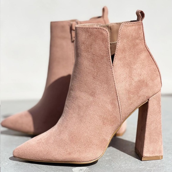 NEW Pointy Toe Geometric Triangle Block Heel
Cutout Side Suede Ankle Bootie Boot - Picture 2 of 13